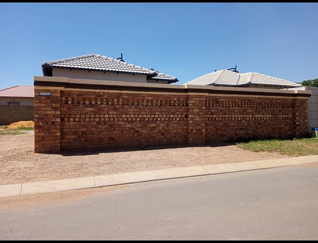 3 BEDROOM FREEHOLD FOR SALE IN NEW MODDER